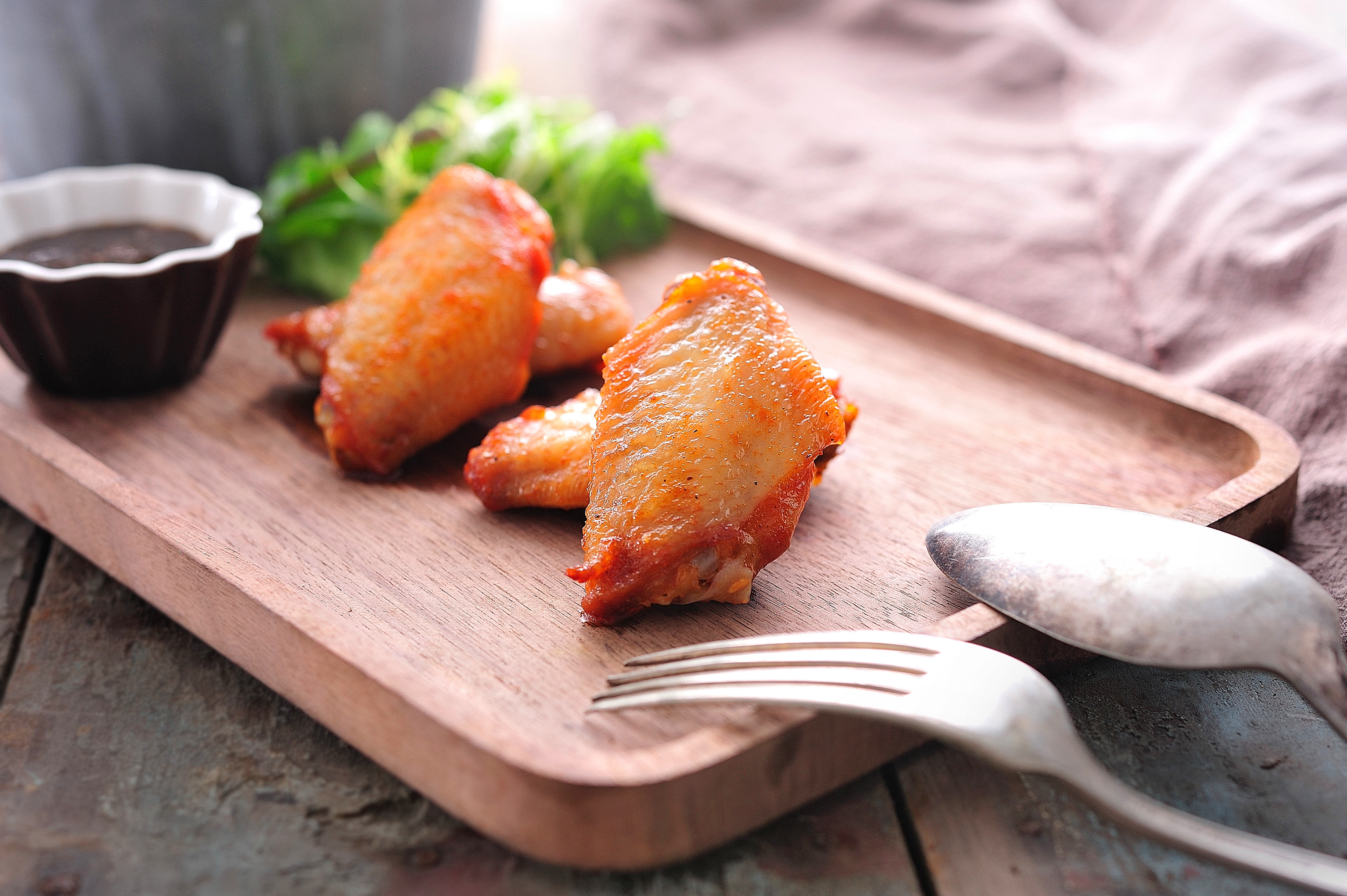 政策：引导电商主体到乡村布局；亿万28发展：加码“熟食化”战略